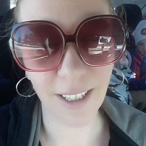 Meet your Posher, Renee